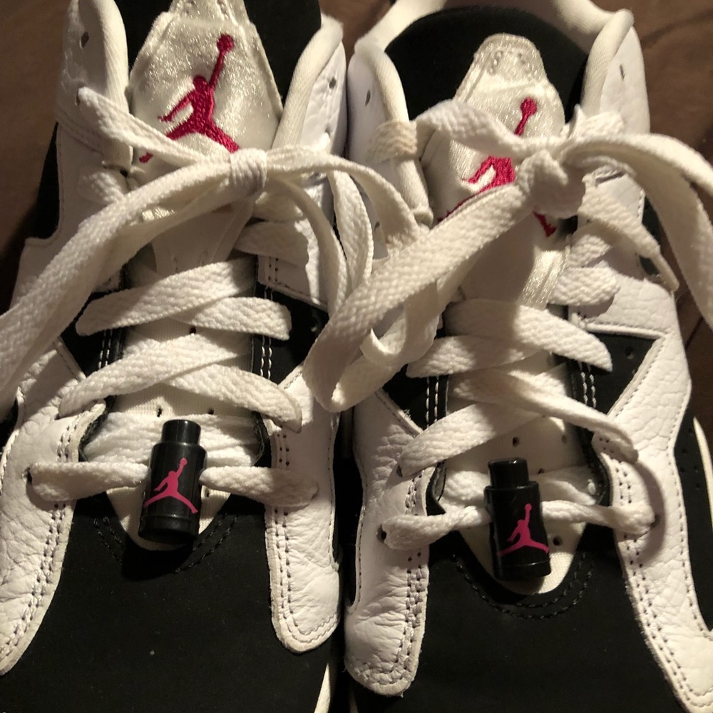 Jordan Retro Fuschia 7.5 Y